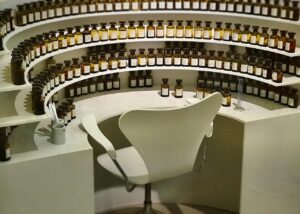 香水を持続させるための効果的なコツは？