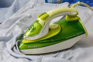 彼氏が浮気しないために選ぶべき服と香水の匂いは？